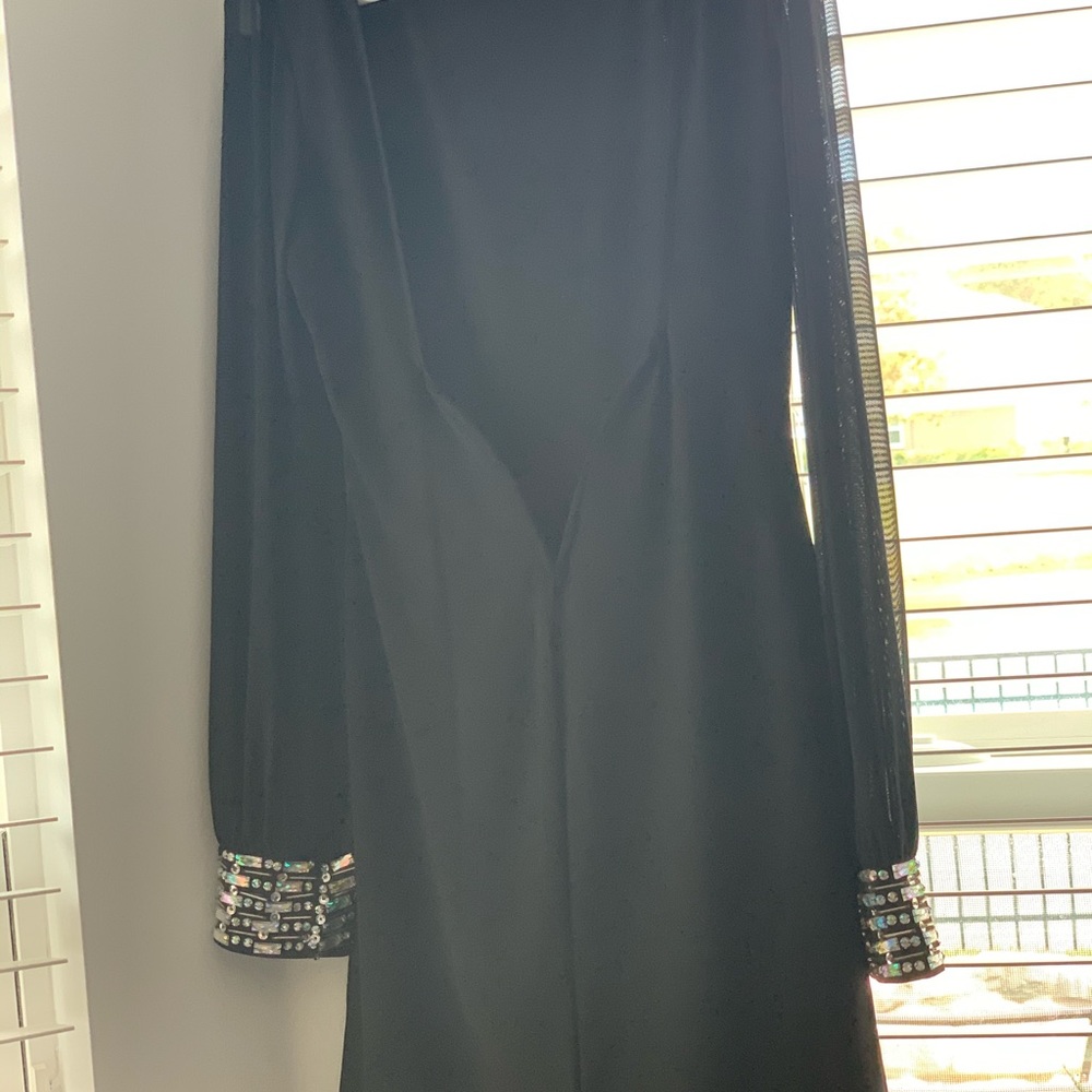 Formal light weight dress - Picture 2 of 8
